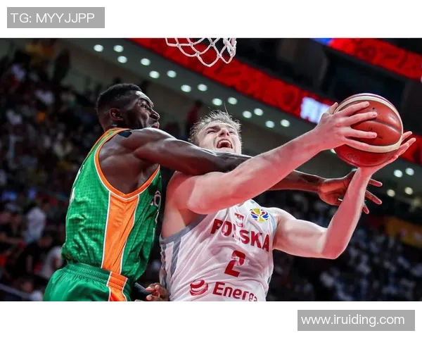 梦中篮球与足球明星激烈对抗引发的奇幻争斗与友谊的思考 梦中篮球与足球明星激烈对抗引发的奇幻争斗与友谊的思考