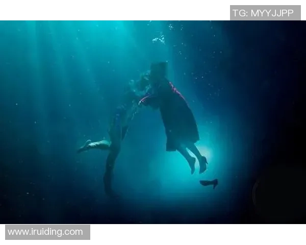 中国足球明星恋情揭秘：从绿茵场到爱情世界的浪漫故事与背后真相