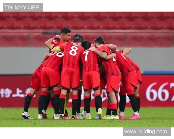 足球明星跨界时尚界展现魅力与风采的精彩瞬间图片集